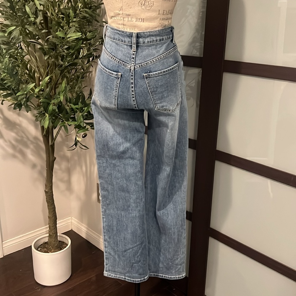 High Rise Light Blue Jeans - Picture 2 of 4